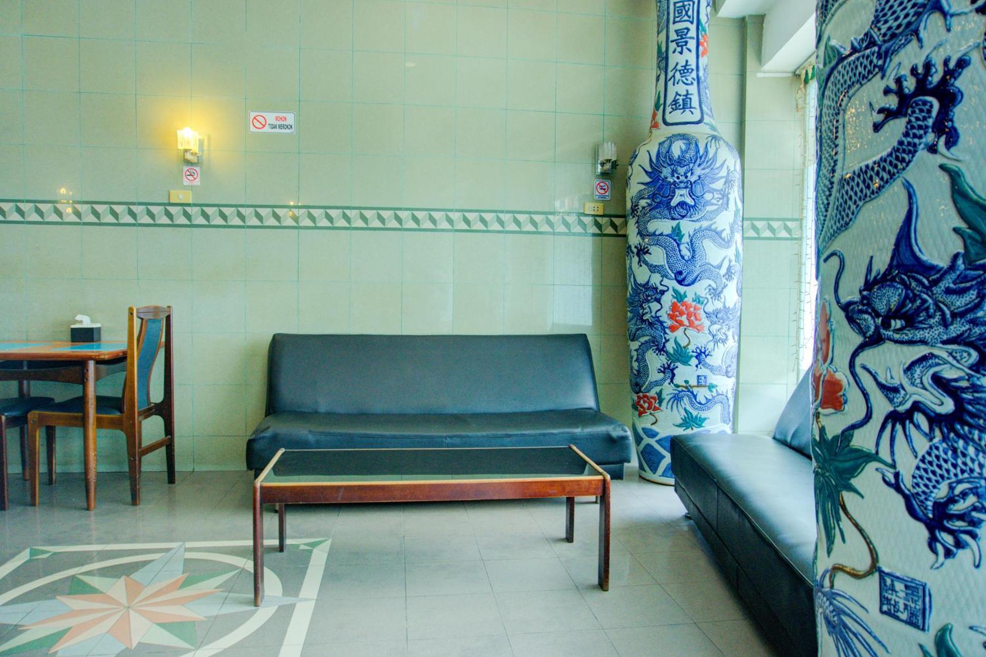 Townhouse Oak Palembang Near Jembatan Ampera Formerly Azzura Hotel Luaran gambar