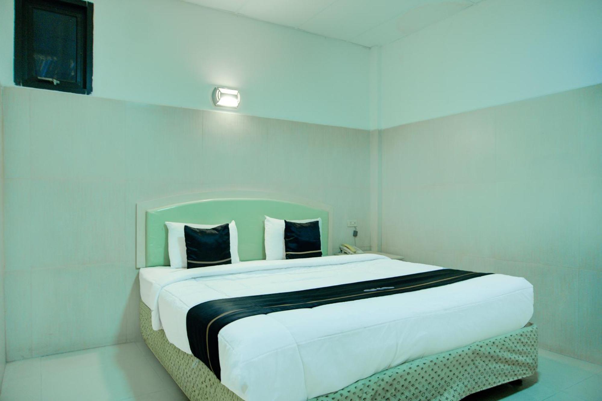 Townhouse Oak Palembang Near Jembatan Ampera Formerly Azzura Hotel Luaran gambar